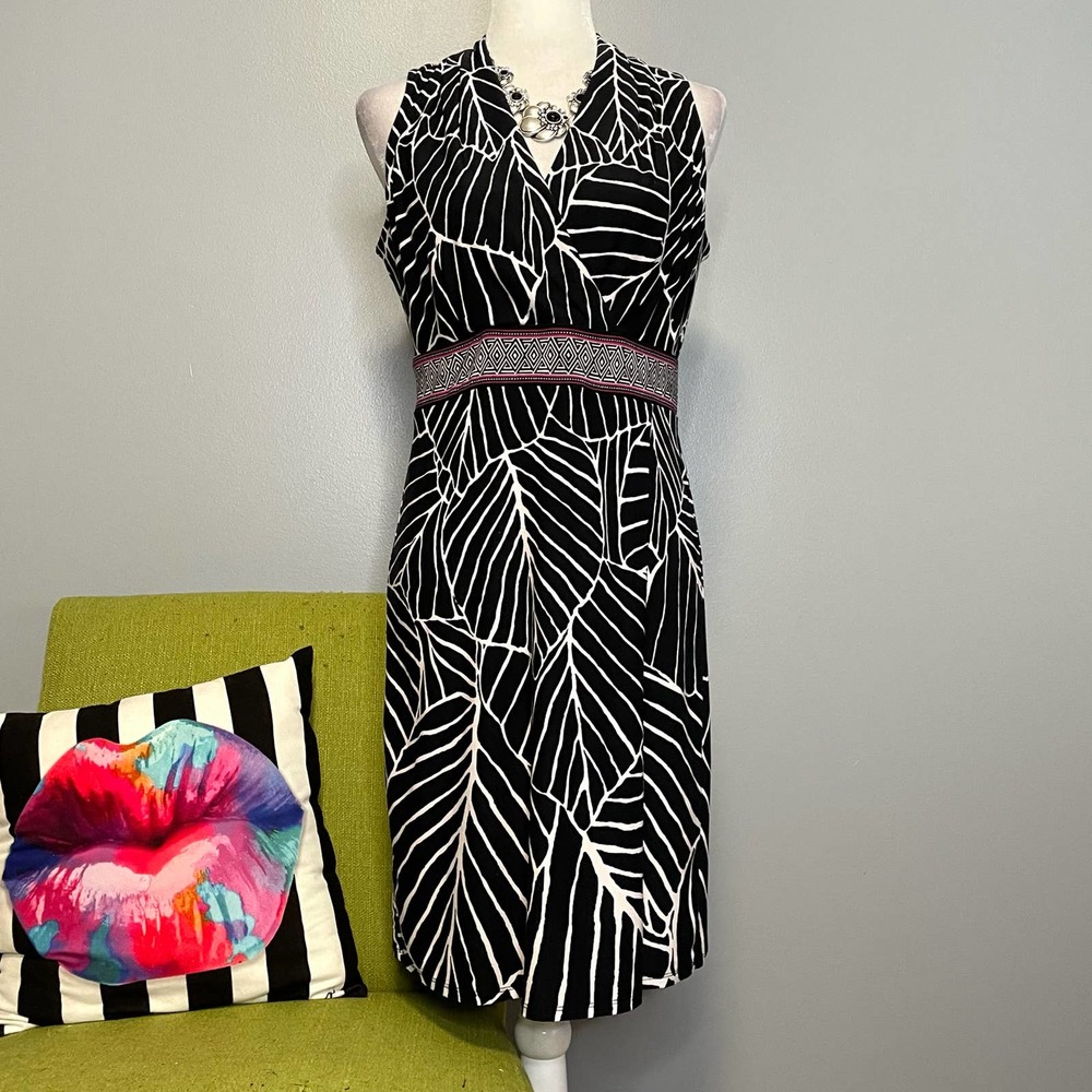 White House Black Market WHBM Geometric Leaf Jersey Sheath Dress